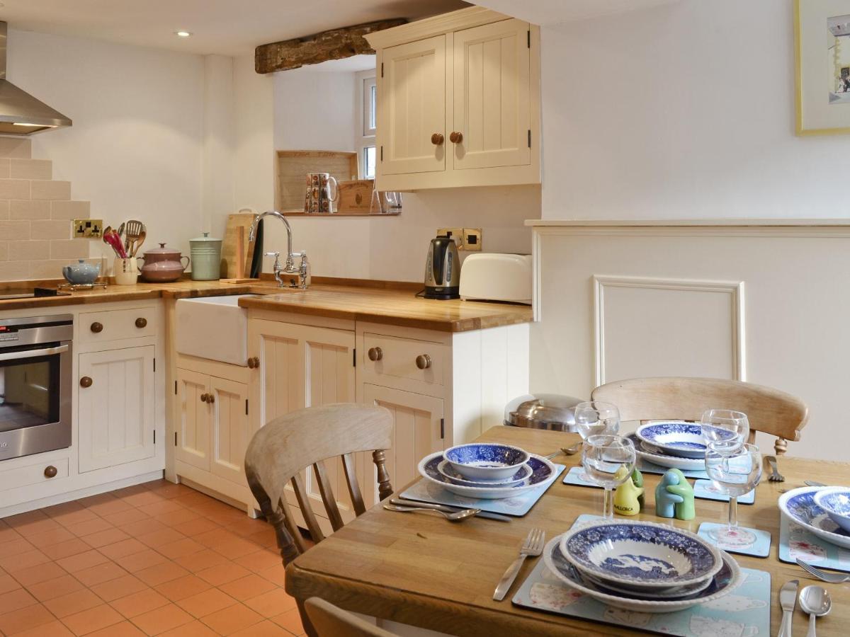 Ash Cottage Tideswell Exterior photo